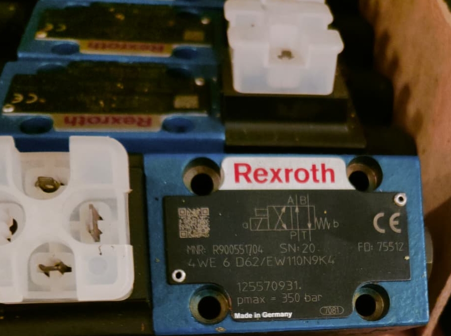 Bosch Rexroth R900551704 – 4WE6D62_EW110N9K4